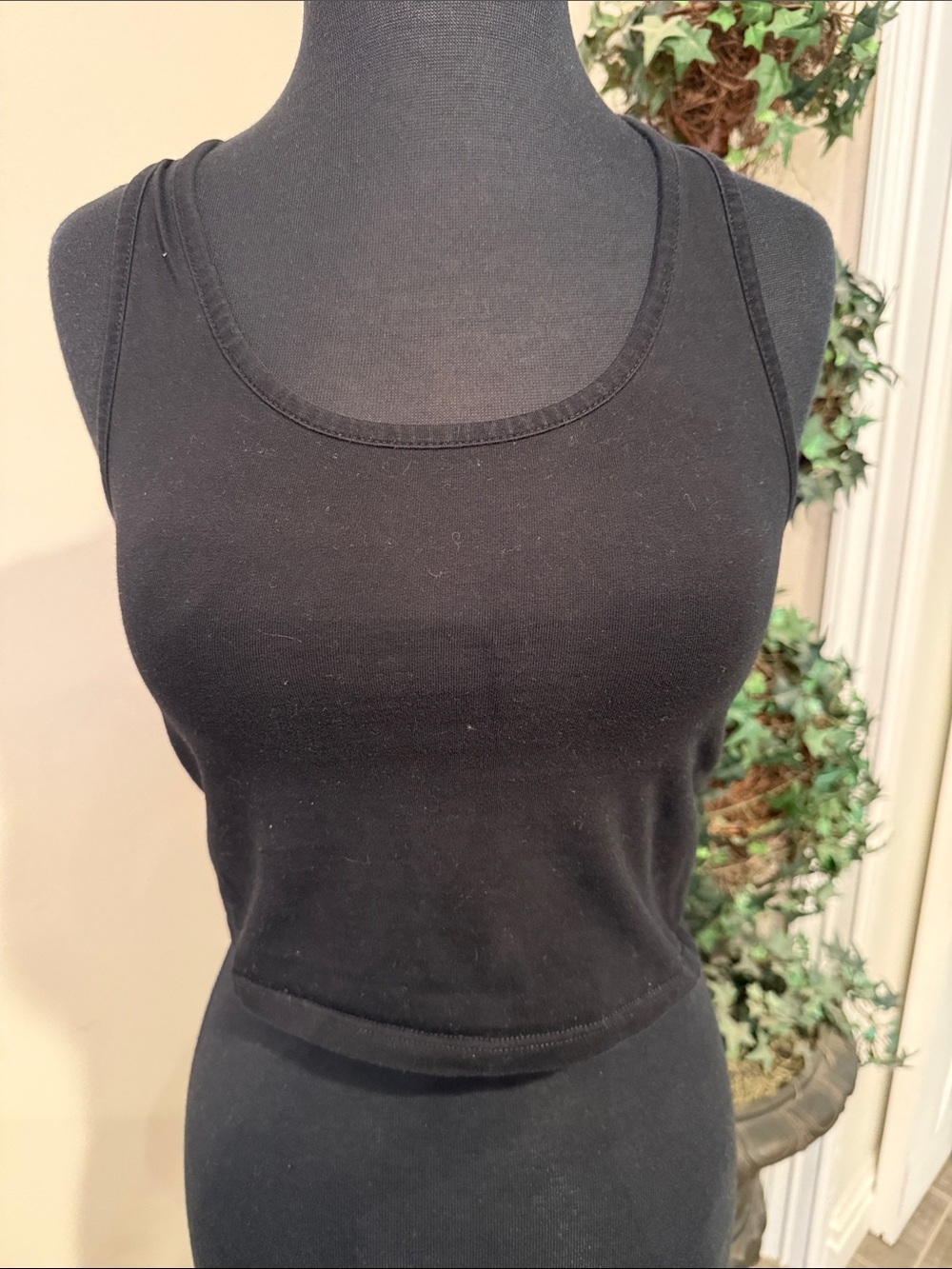 Black Women's Scoop Neck Racer Back Tank Top - Brand Unknown size medium